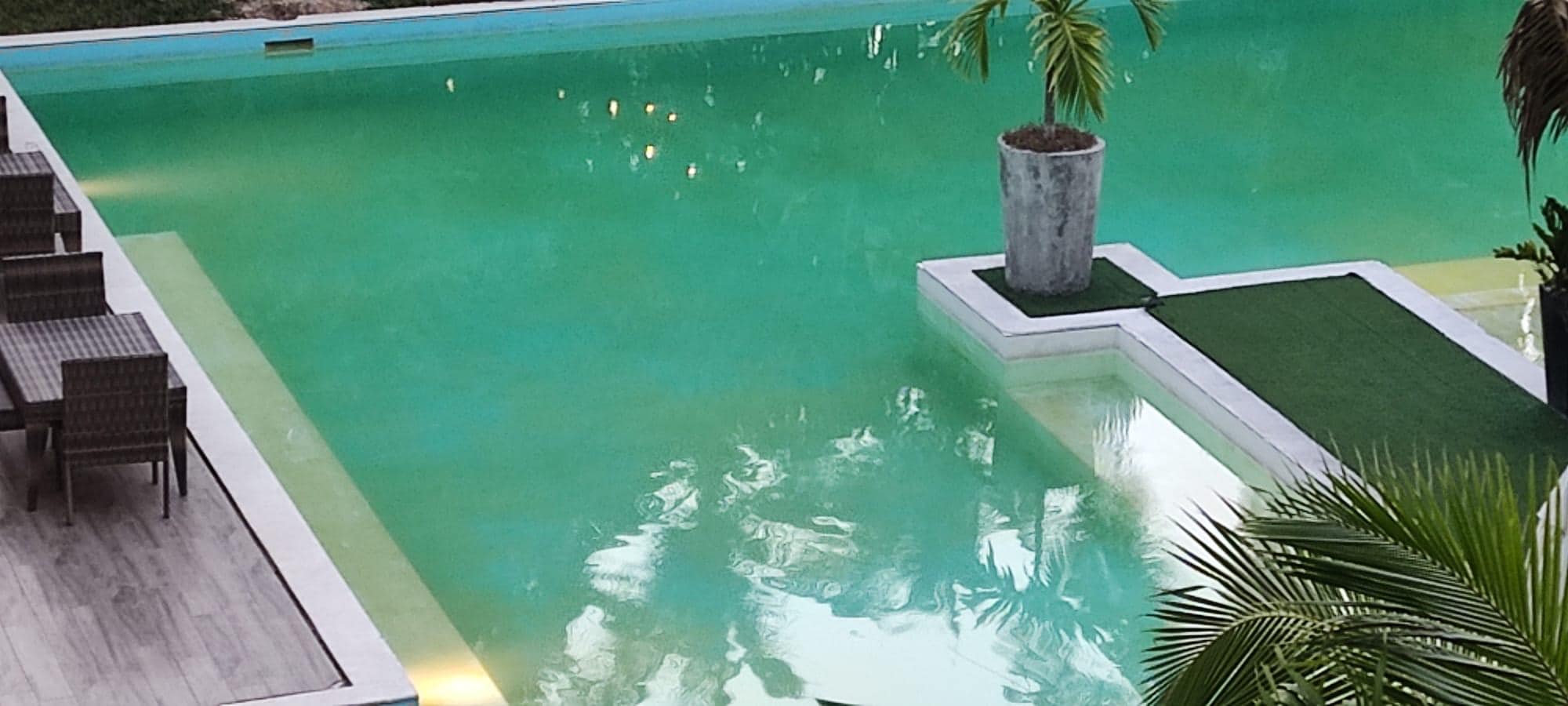 Piscina súper sucia e inutilizable