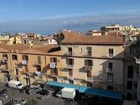 Fresh markets close by!