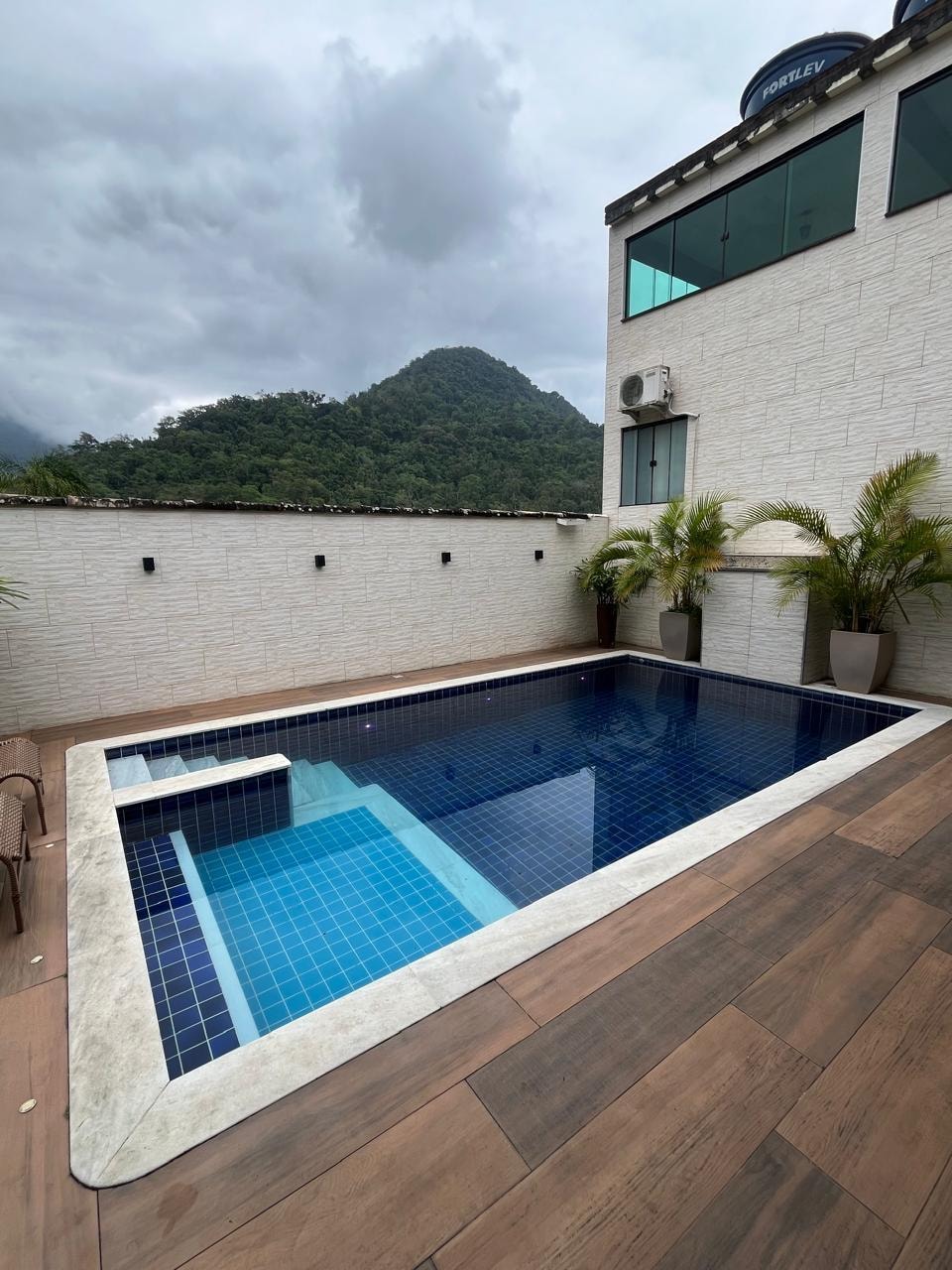 Piscina linda e super limpa. 