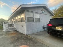 Outside parking and shower for rinsing off after the beach.