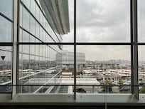 フロントからレストラン方面へ