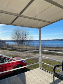 Utsikt fr altanen på bungalowen