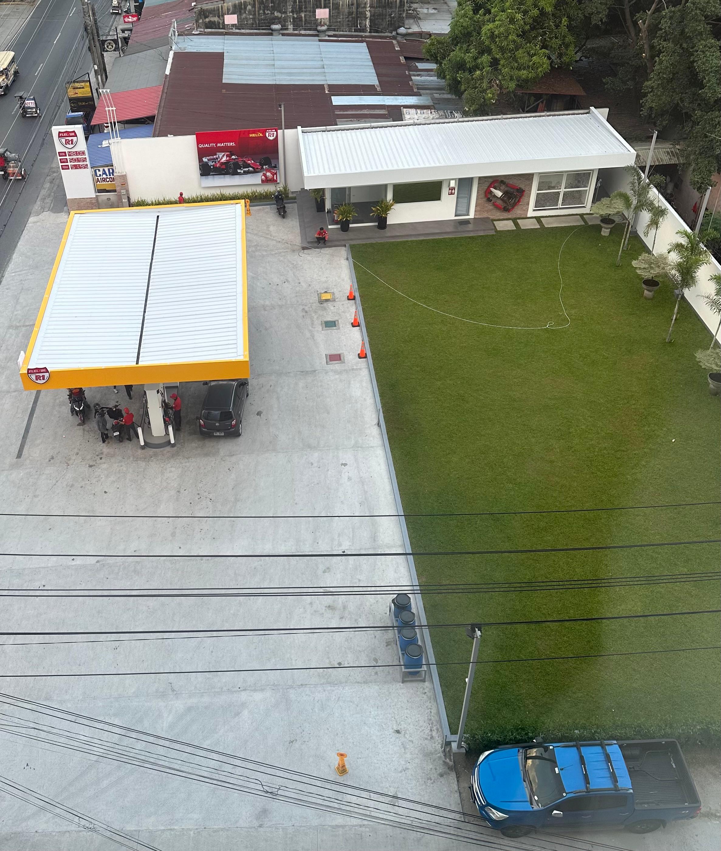 My blue pickup in the right lower corner of the pic as seen from my 10th floor room. Hang Out Plus in the upper left corner. 😎