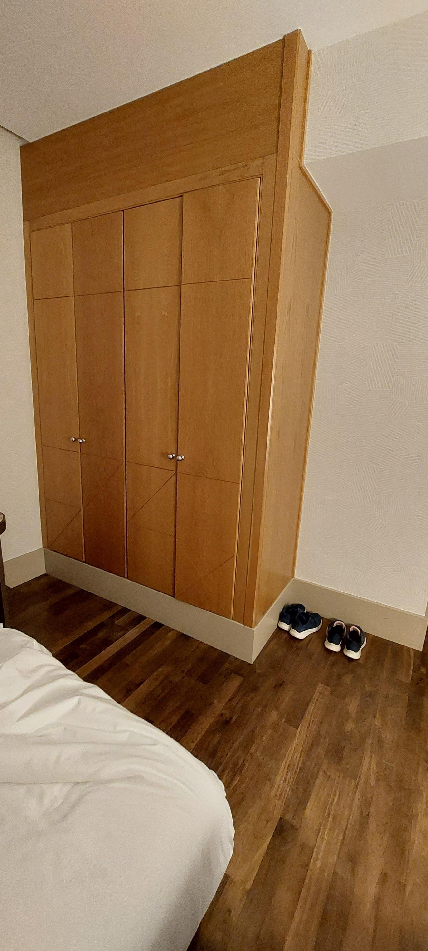 2 large & roomy closets with luggage rack & safe