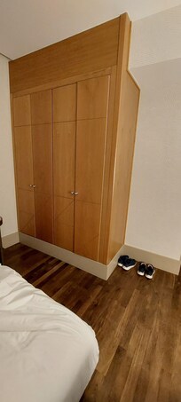 2 large & roomy closets with luggage rack & safe