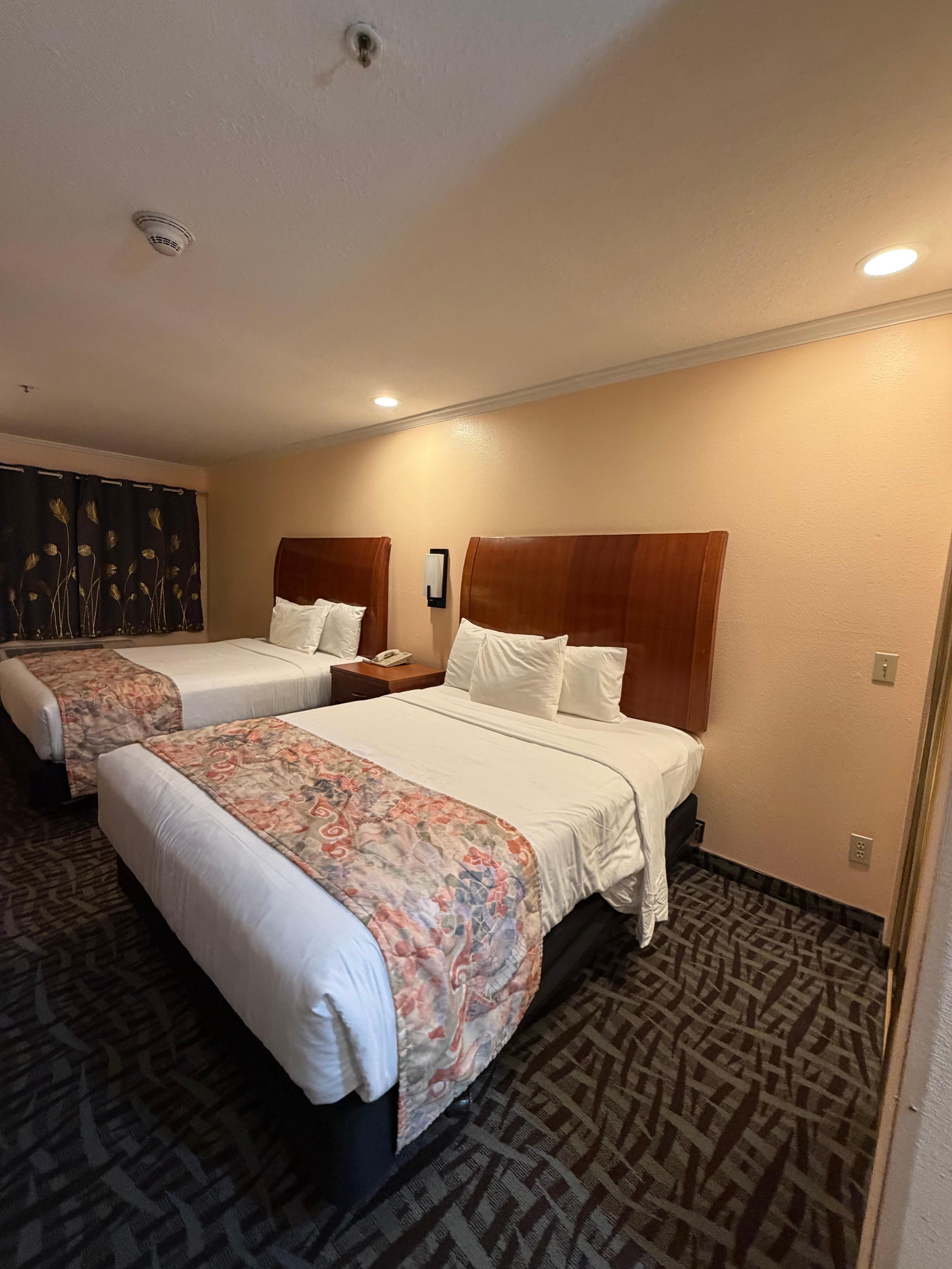 2 queen beds Standard room