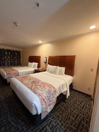 2 queen beds Standard room