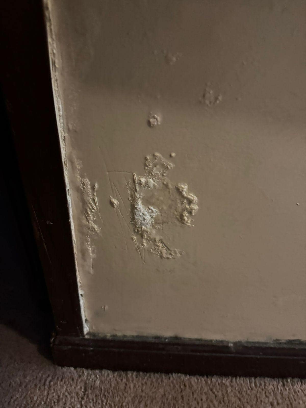 Infiltrações de água no 9 andar 