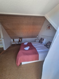 Dubbelsäng på övervåningen