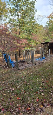 Trashy & broken stuff in yard