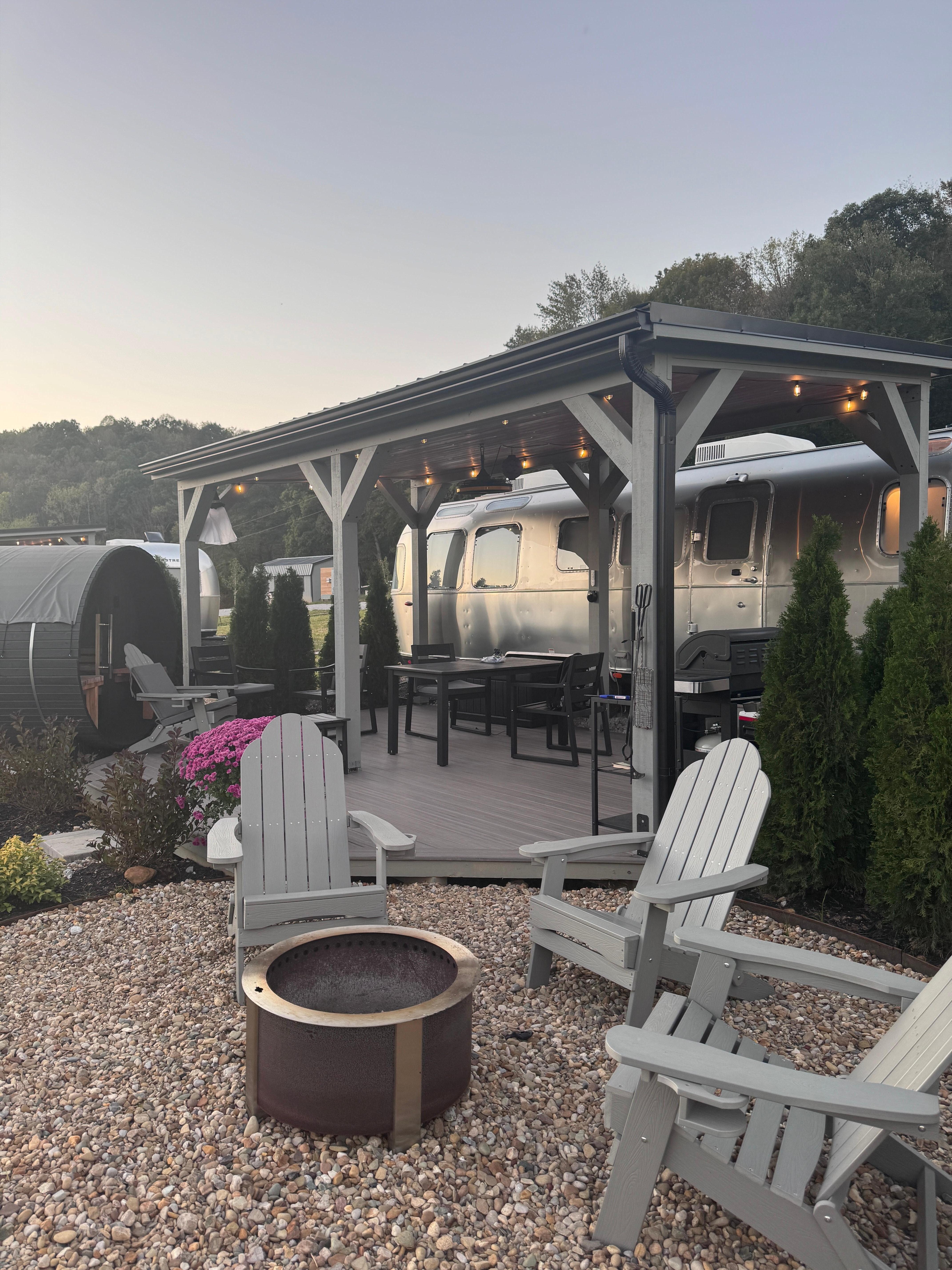 Fire pit area and deck