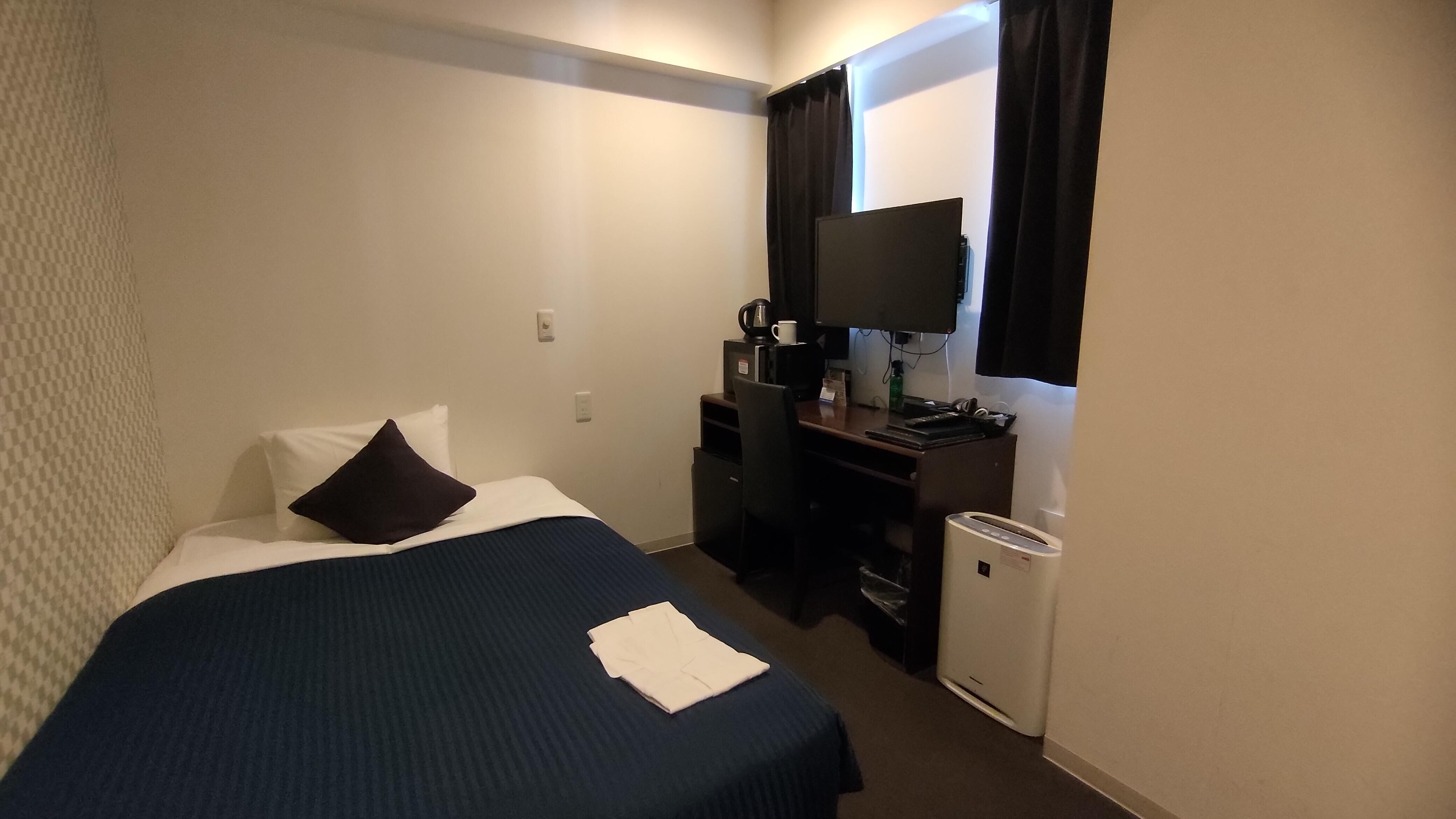 Single bed non-smoking room.