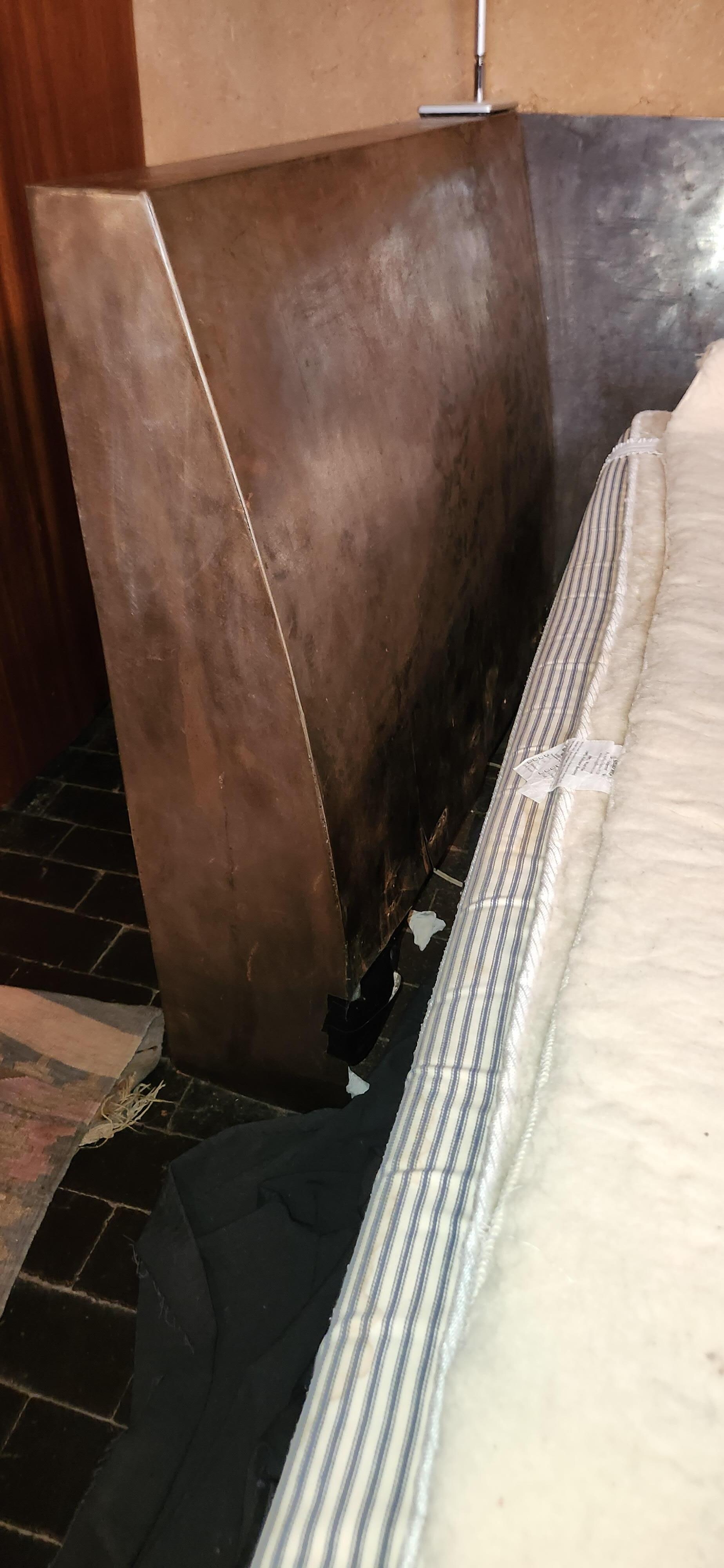 Used tissue from previous guest
