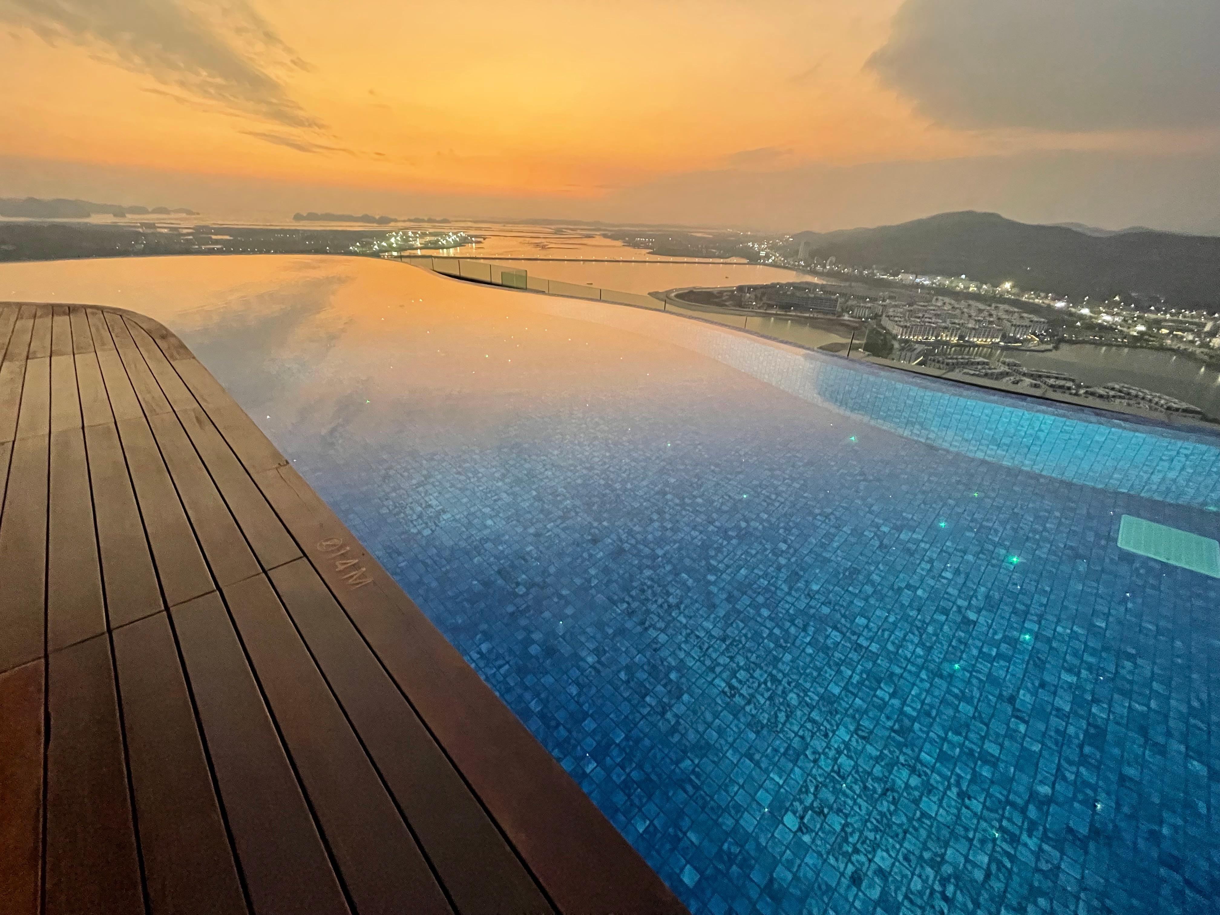 Outdoor rooftop pool 