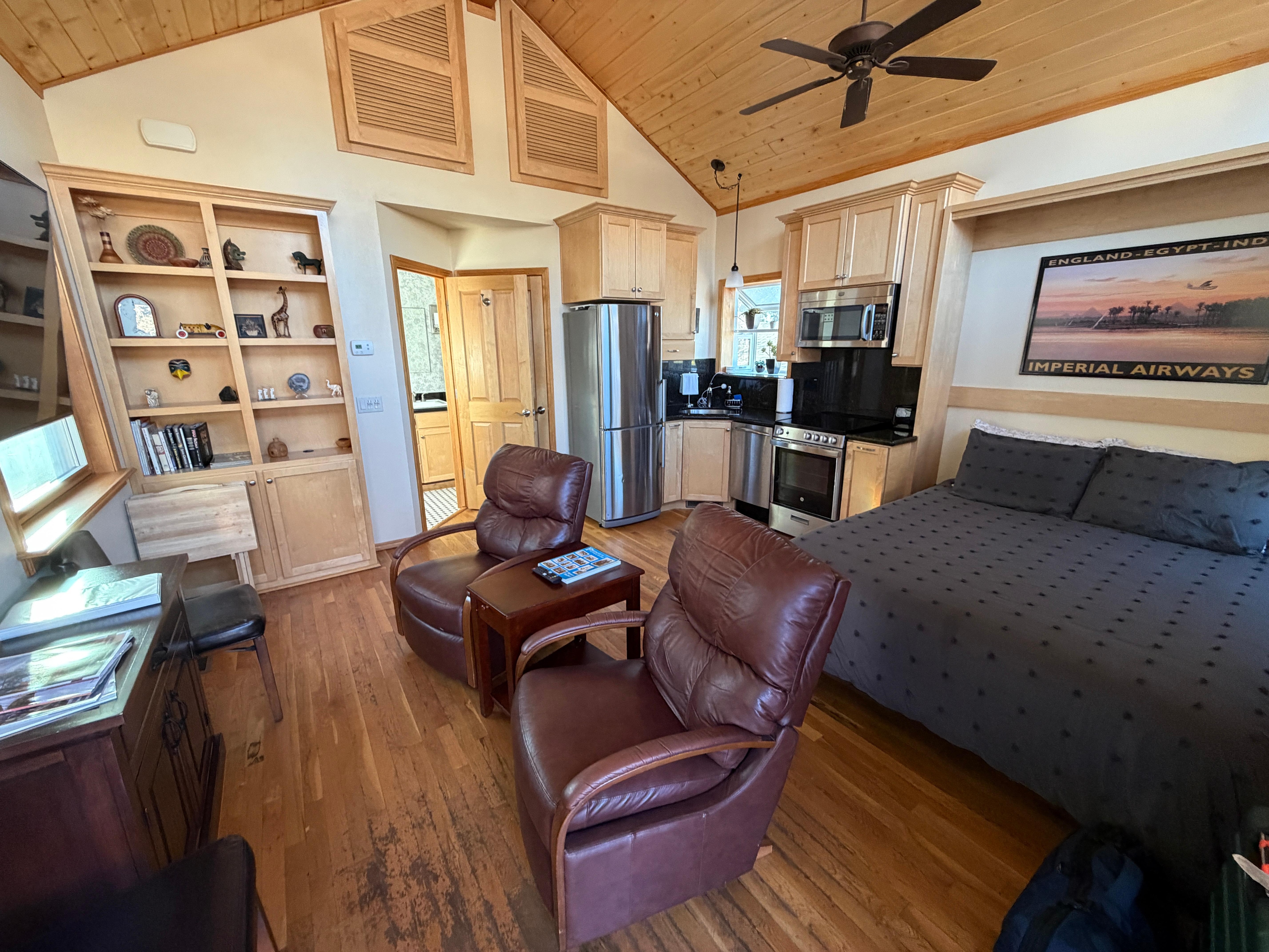 Here’s a shot of the inside. 