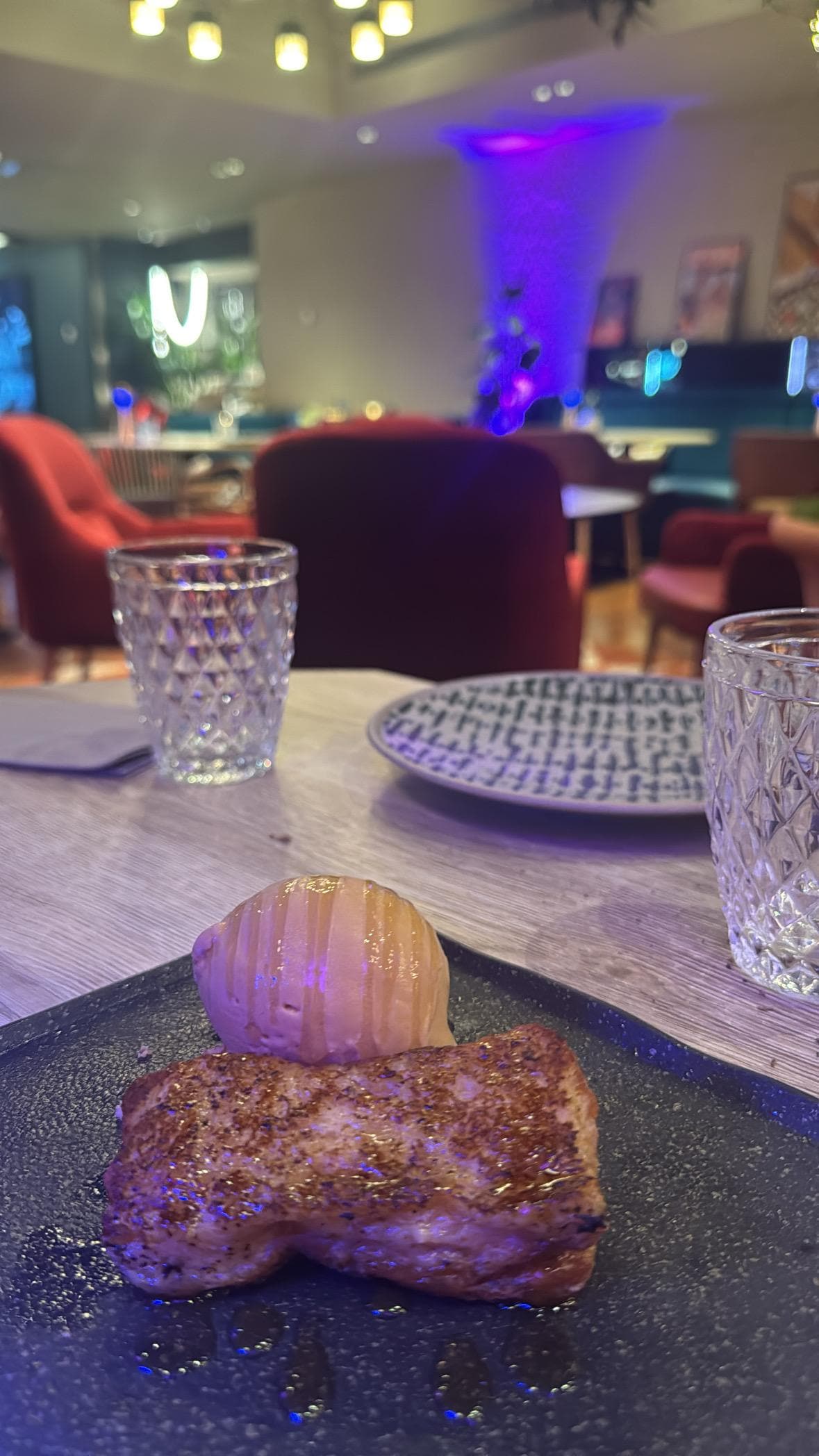 Torrijas with dulce de leche ice cream