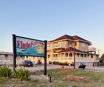 The restaurant right behind the beach home