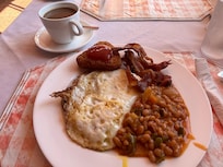 Pancakes with fried plantains