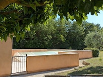 Zwembad voor de afkoeling.