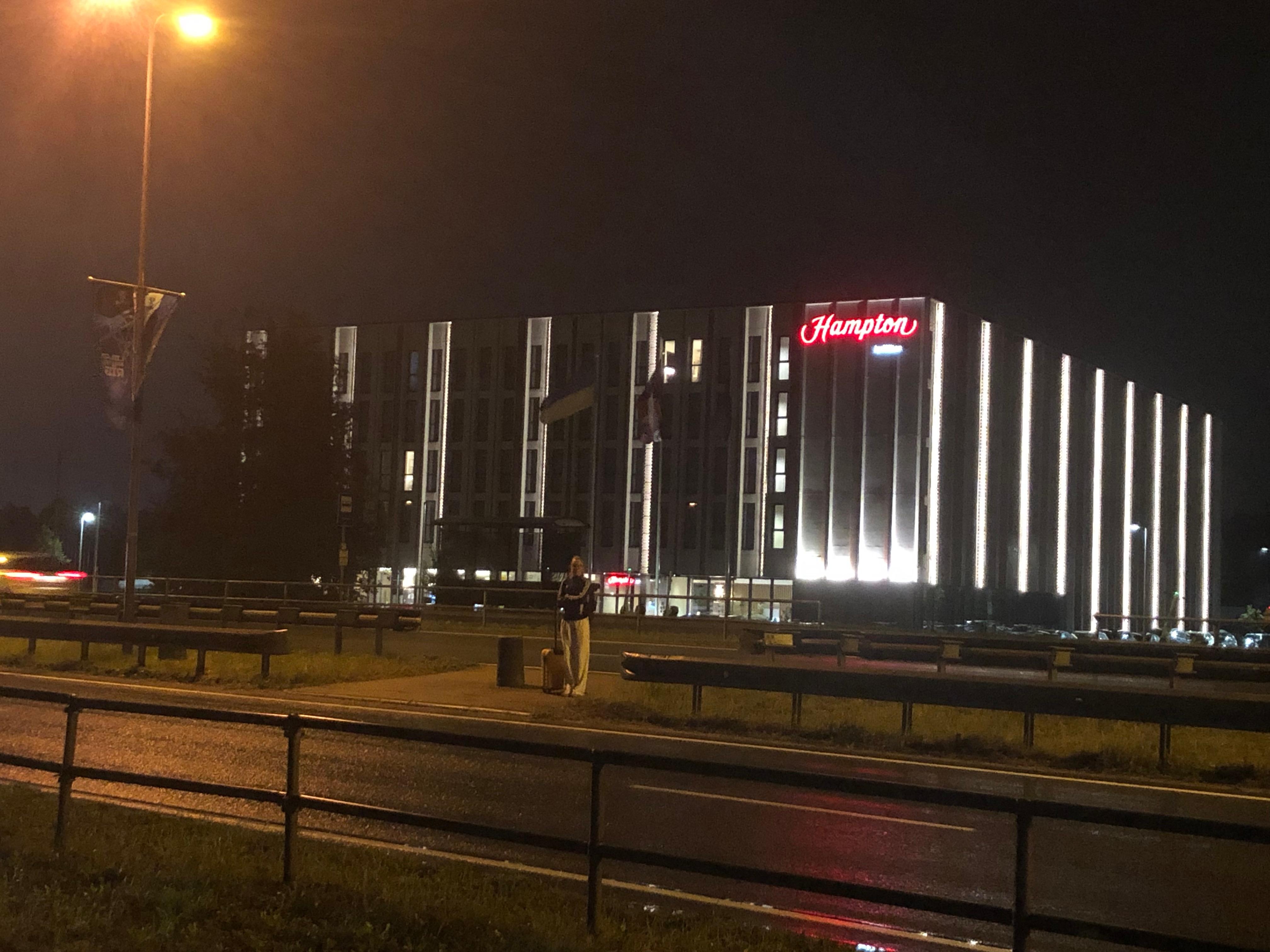 Bussplats alldeles utanför hotellet