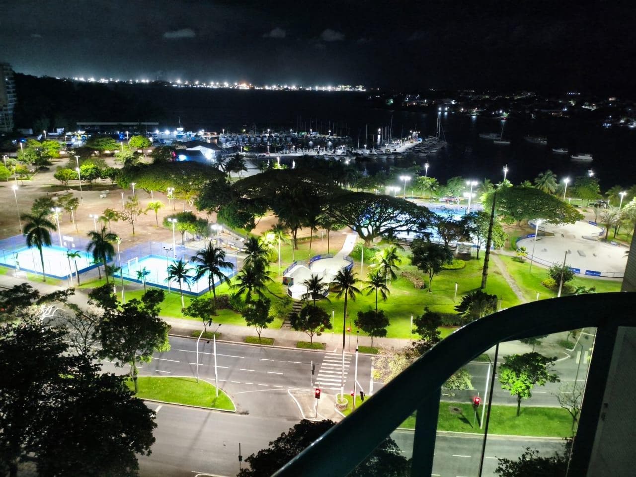 Foto da varanda, da praça dos namorados.