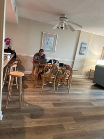 Table seats 8 easily