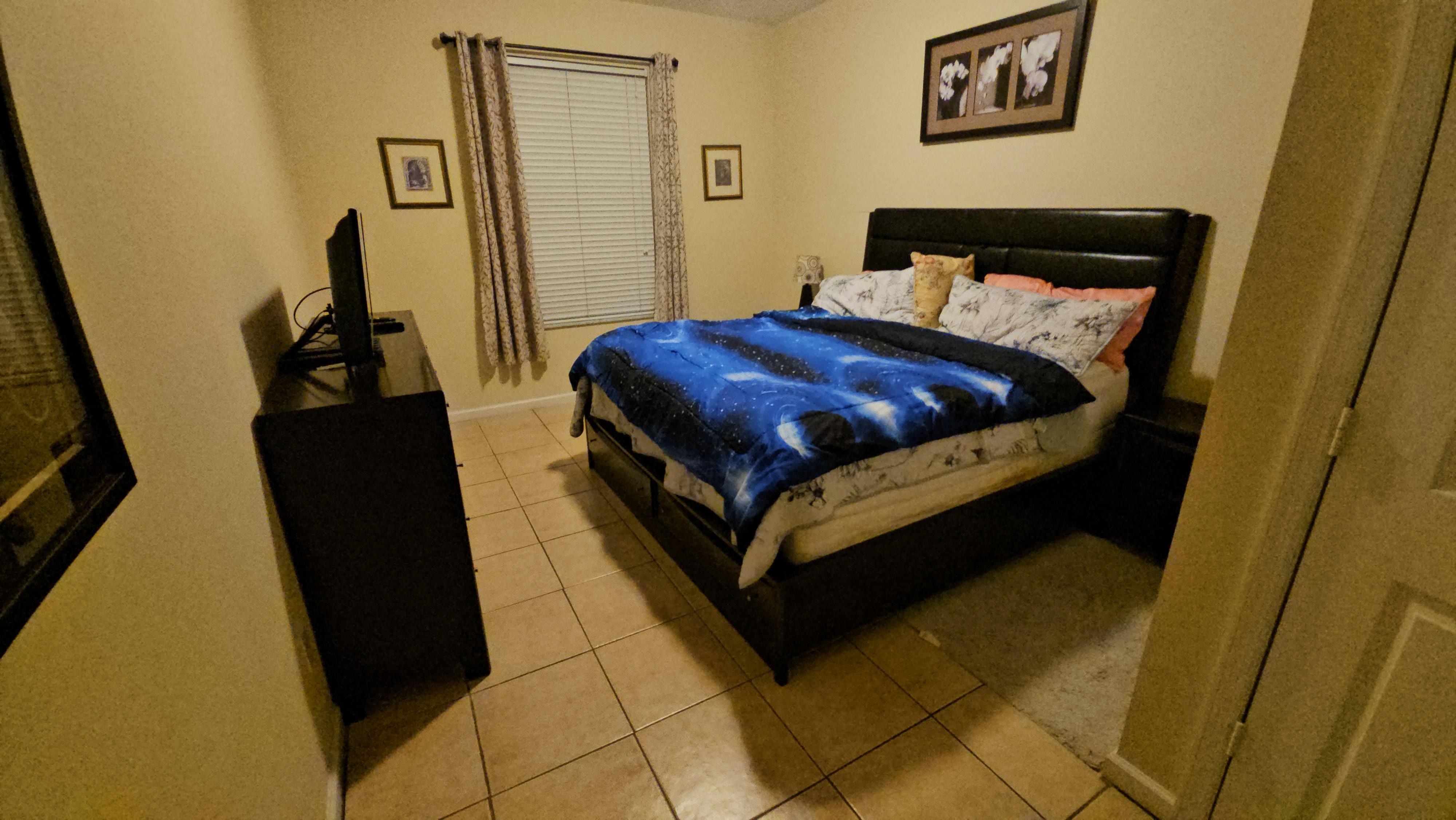 This is the master room but there is 2 more rooms.