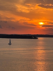 So close to lake, beautiful sunsets!