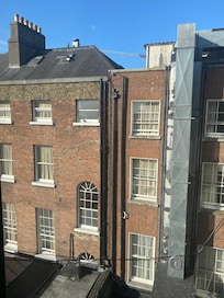 «Utsikten» fra rommet, fordelen var at vinduet kunne stå åpent uten at man ble plaget av støy.