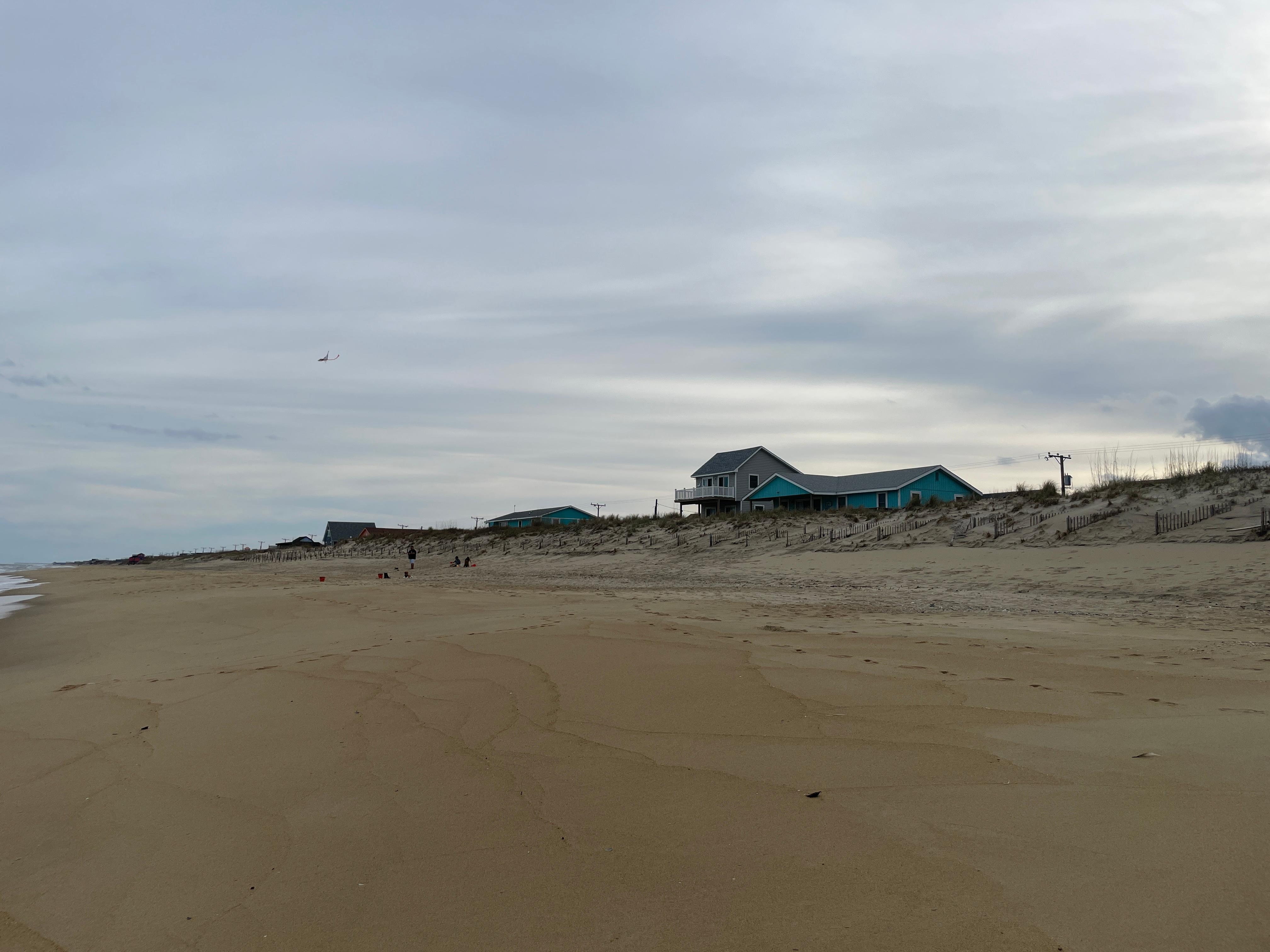 This pic shows Shugahoot situated just over the sand dune.
