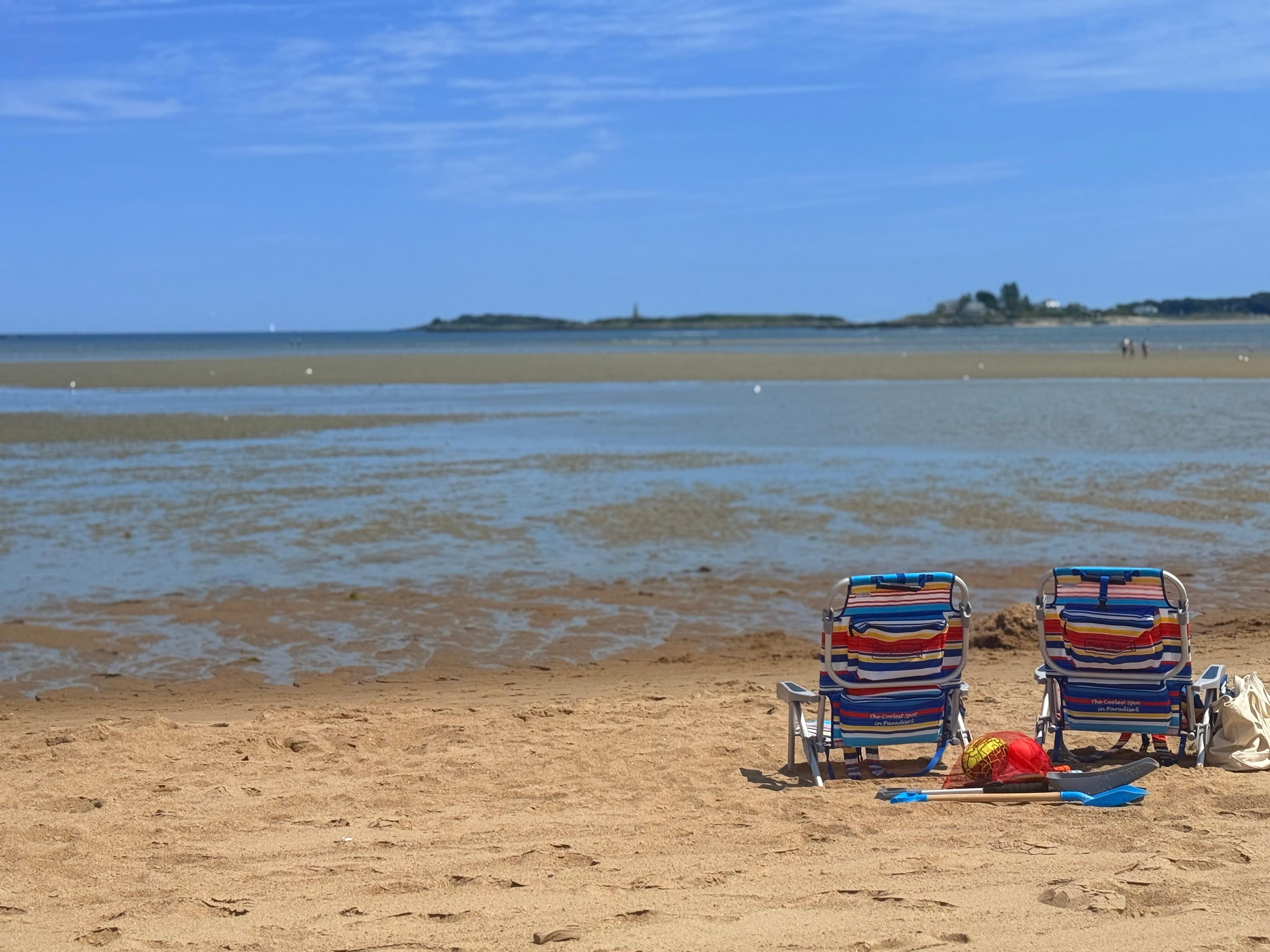 View at low tide of the bay beach at hills beache. 
