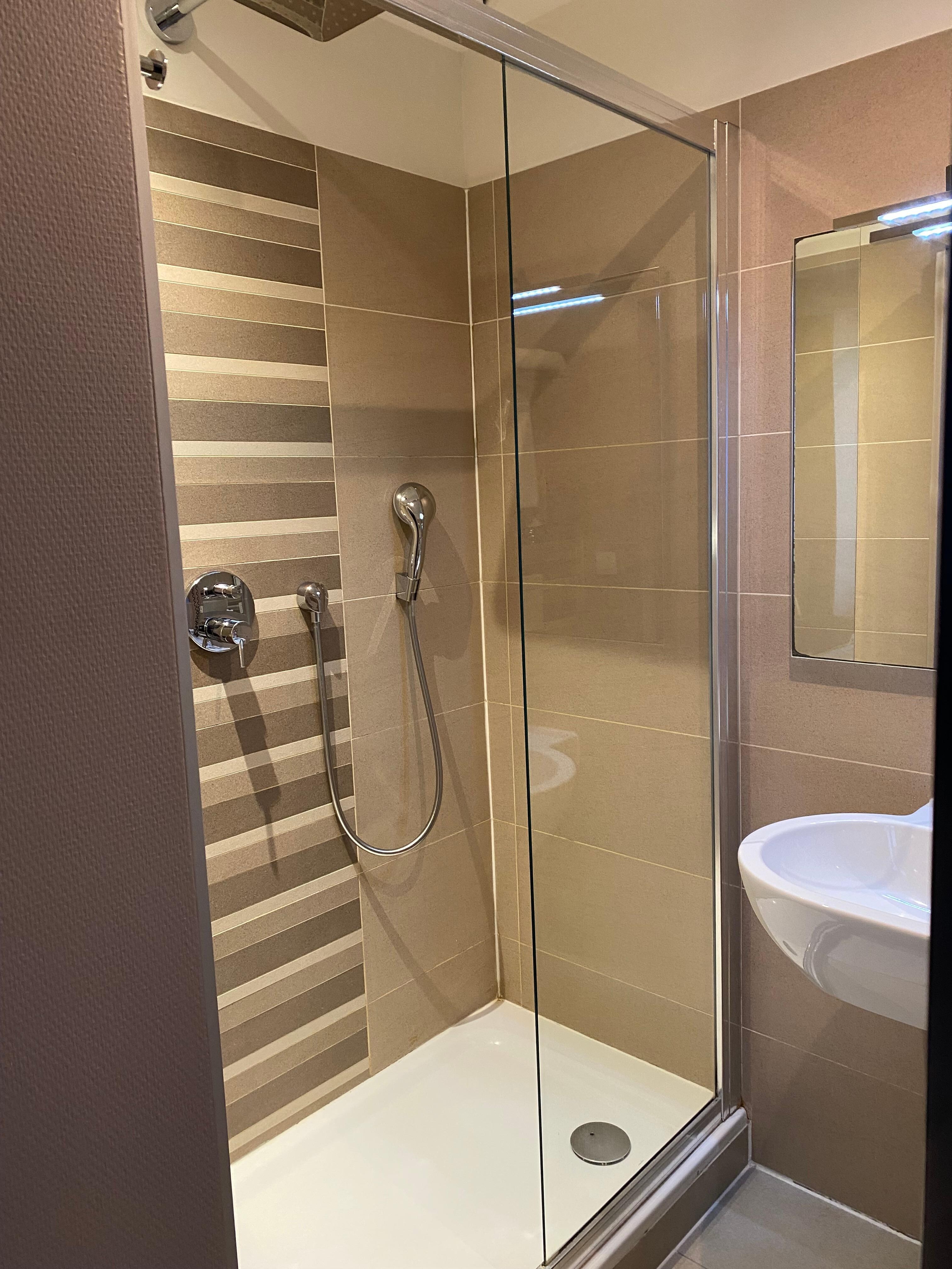 pas de deuxième parois vitrée coulissante ?