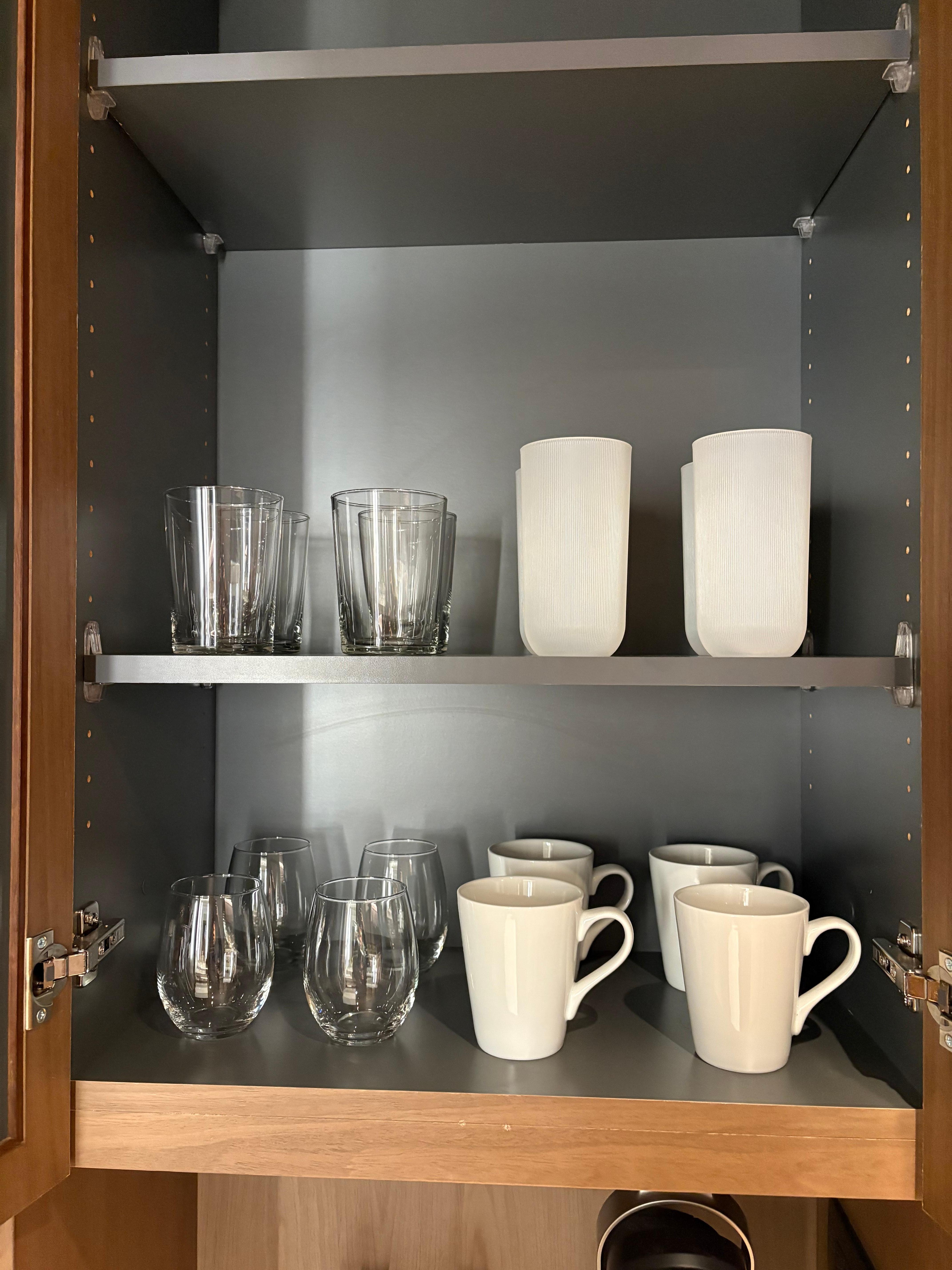 キッチンには食器も完備