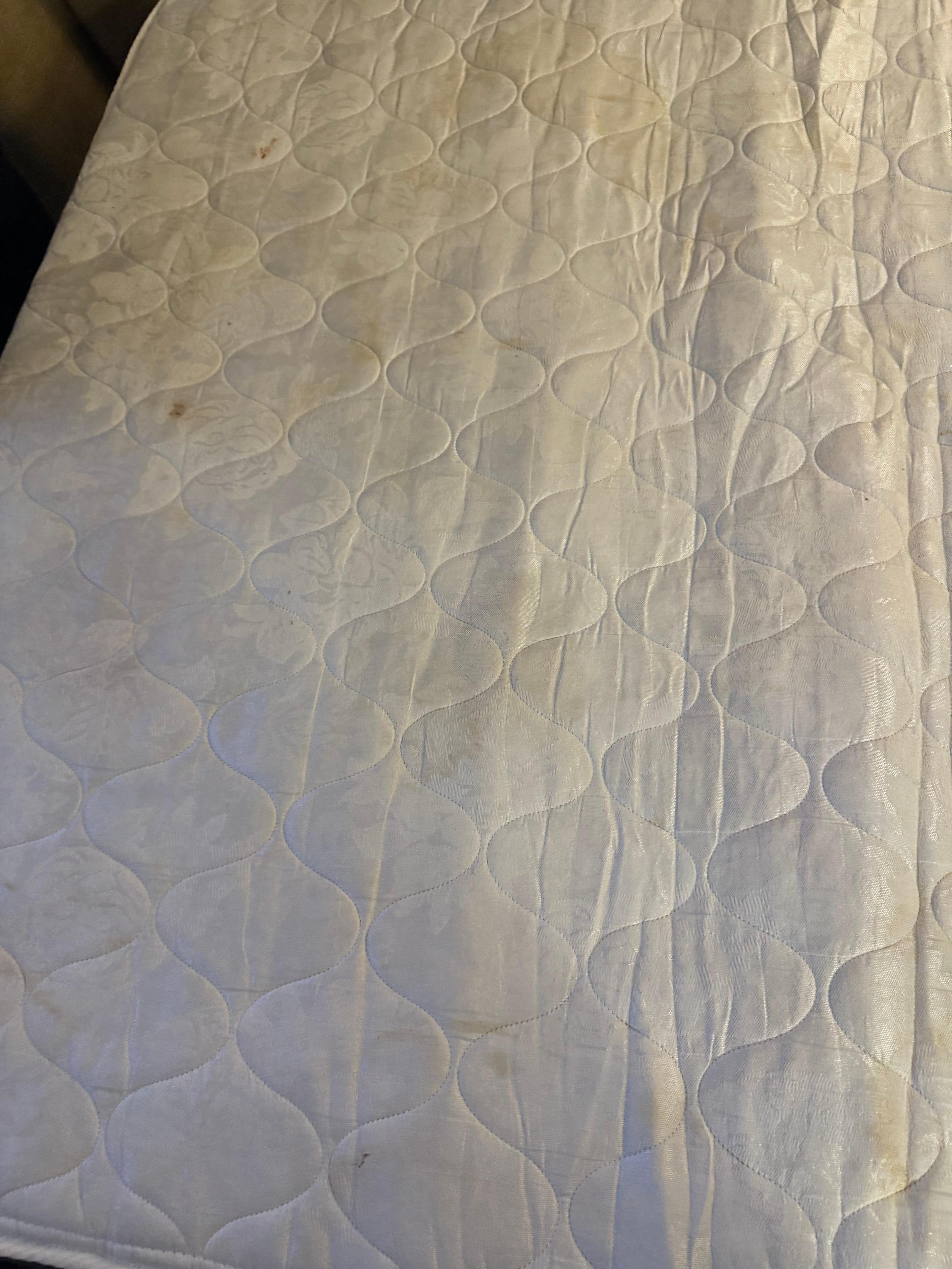 Sofa mattress in horrible condition 