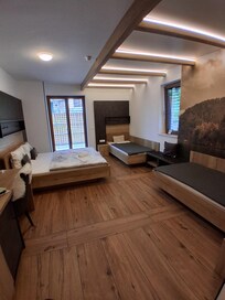 Wir haben ein Upgrade bekommen. Hatten ein Doppelzimmer gebucht und dieses Familienzimmer bekommen.