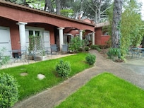 Extérieur, beau parc arboré,