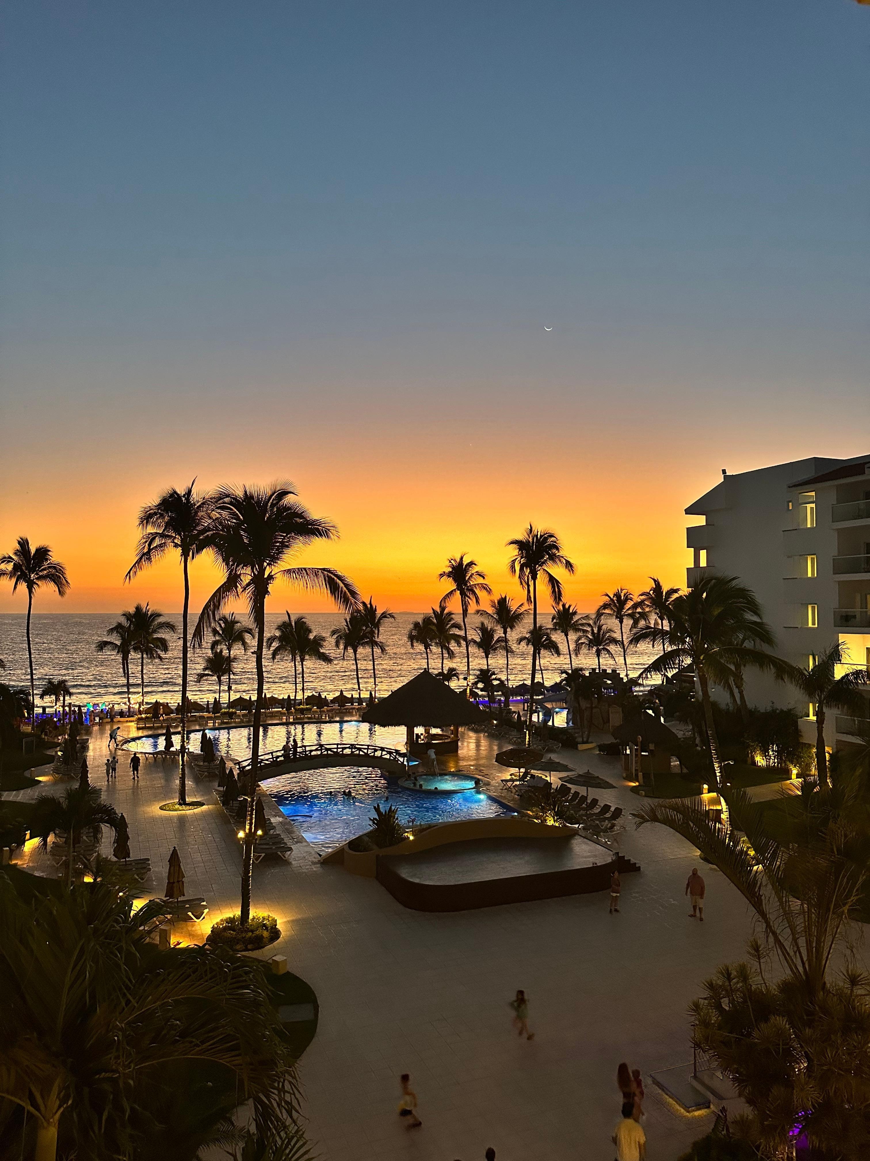 The sunsets were stunning every night. 