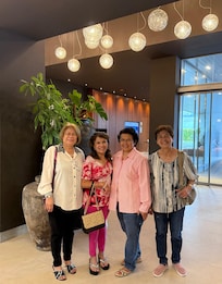My cousins and 1 friend. Nice lobby!!