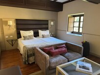 Large spacious room with bathroom and bath ensuite