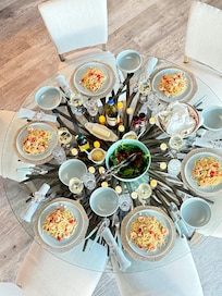 All the accoutrements to cook and dine well.