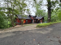 Nice secluded area and not too far from center of Branson!