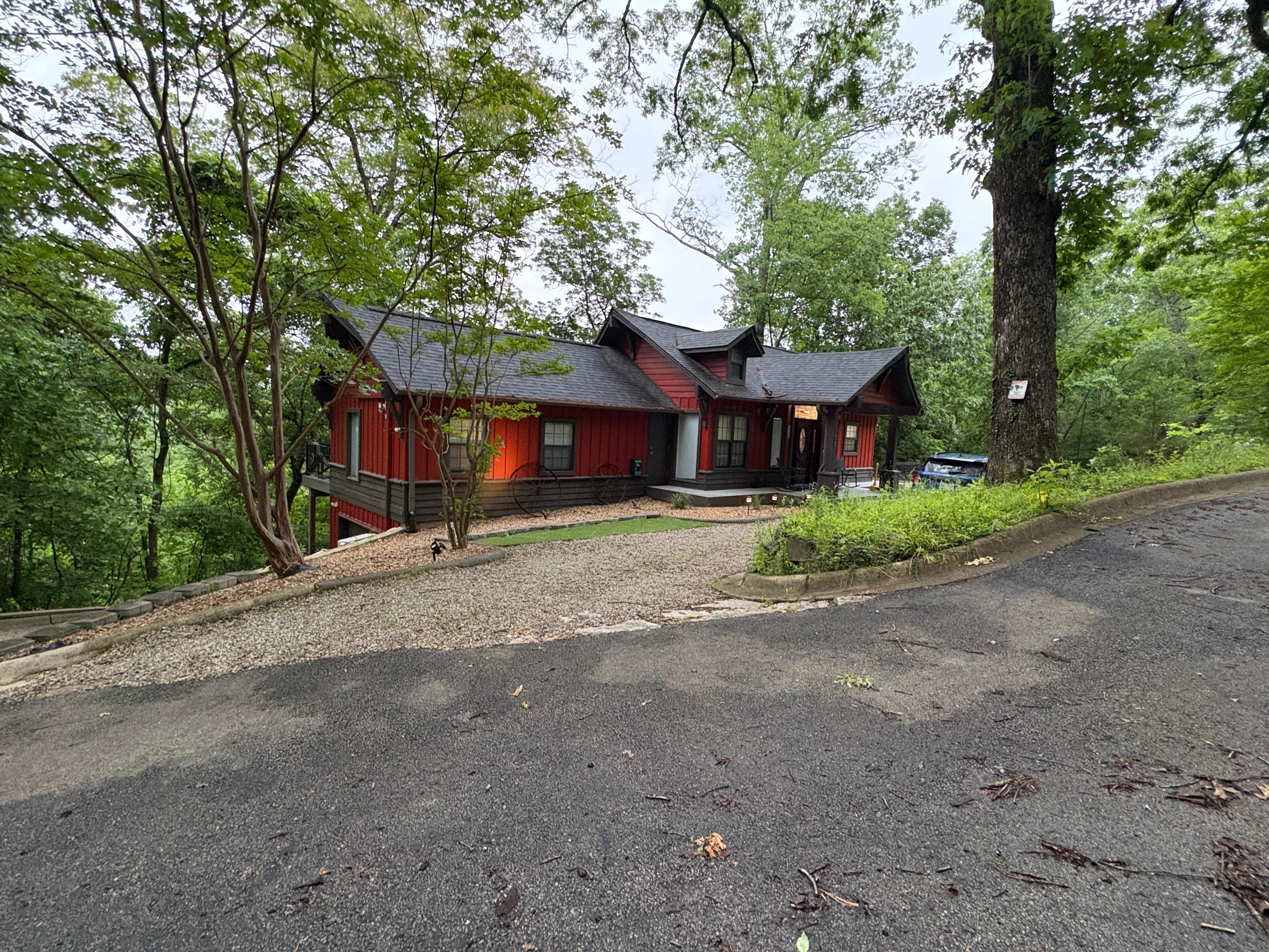 Nice secluded area and not too far from center of Branson!