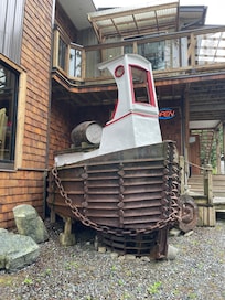 the Boom Boat Gallery