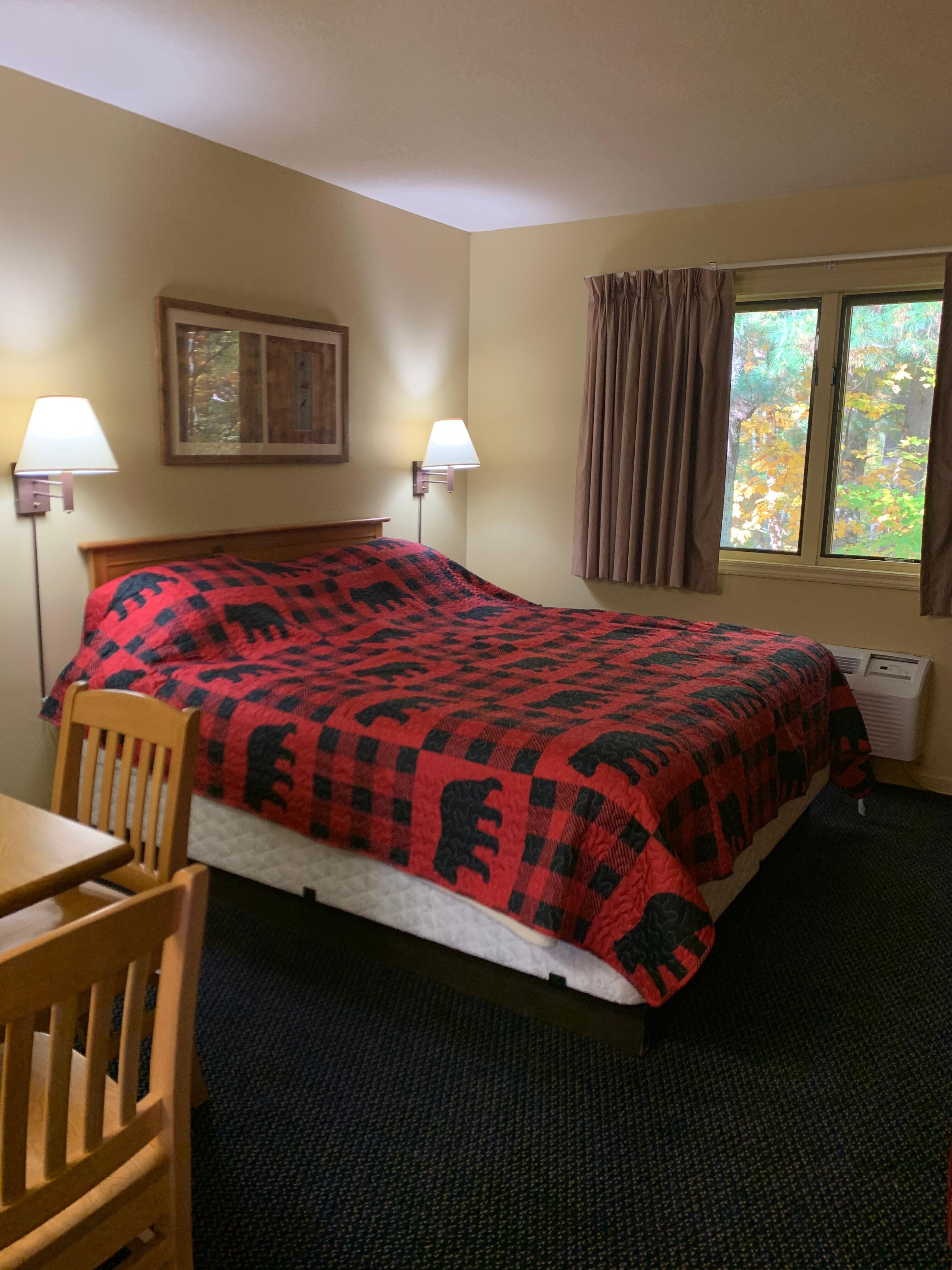 Single bed accommodation with kitchenette. Has adjacent rooms if coming with family or a group.