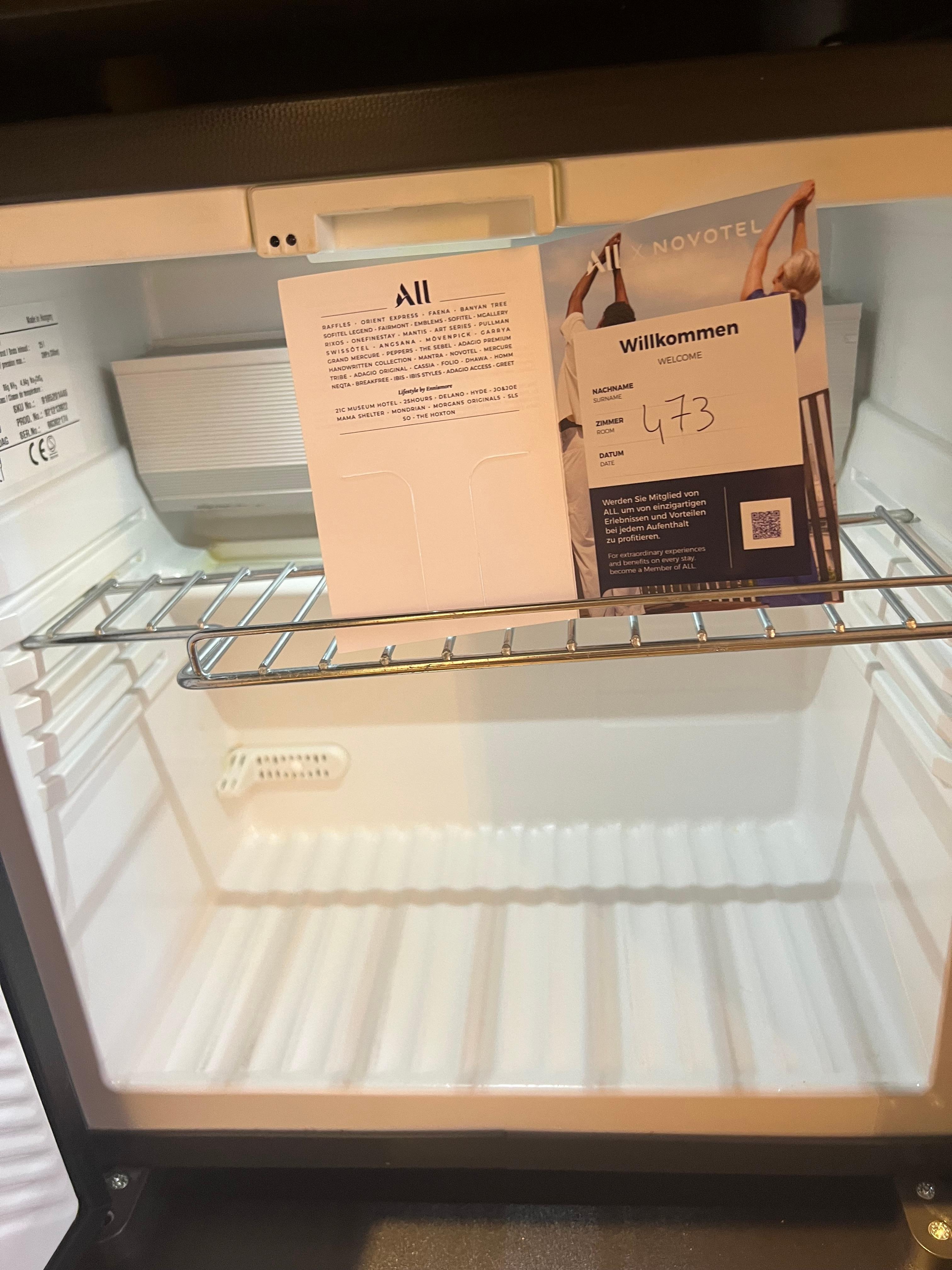 迷你吧又係免費又係什麼都冇同我上次雙叉太遠Hotels.com真係零人失望下次訂房都要好好思想一下