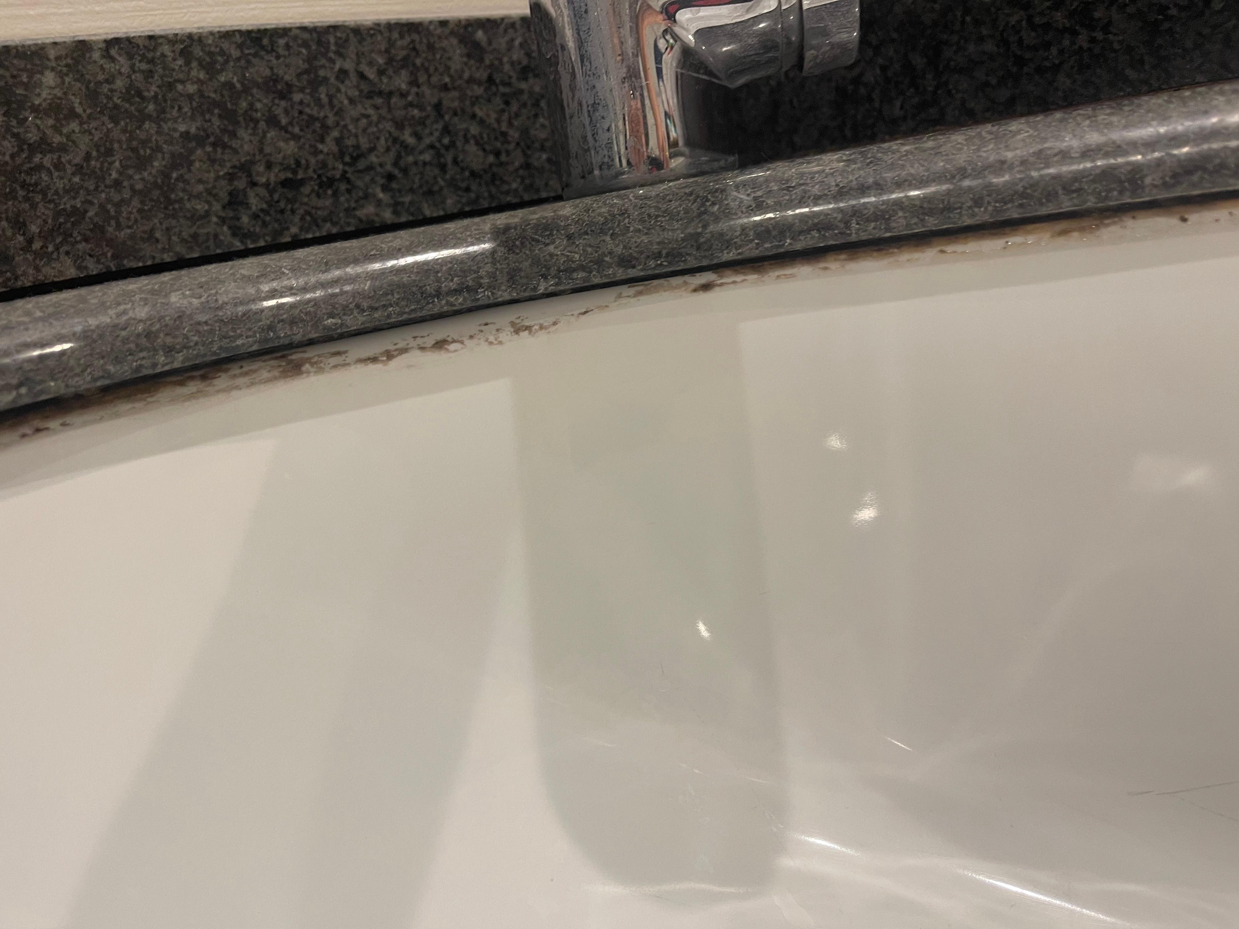 Dirty all around the sink !!!! Very nasty 🤮