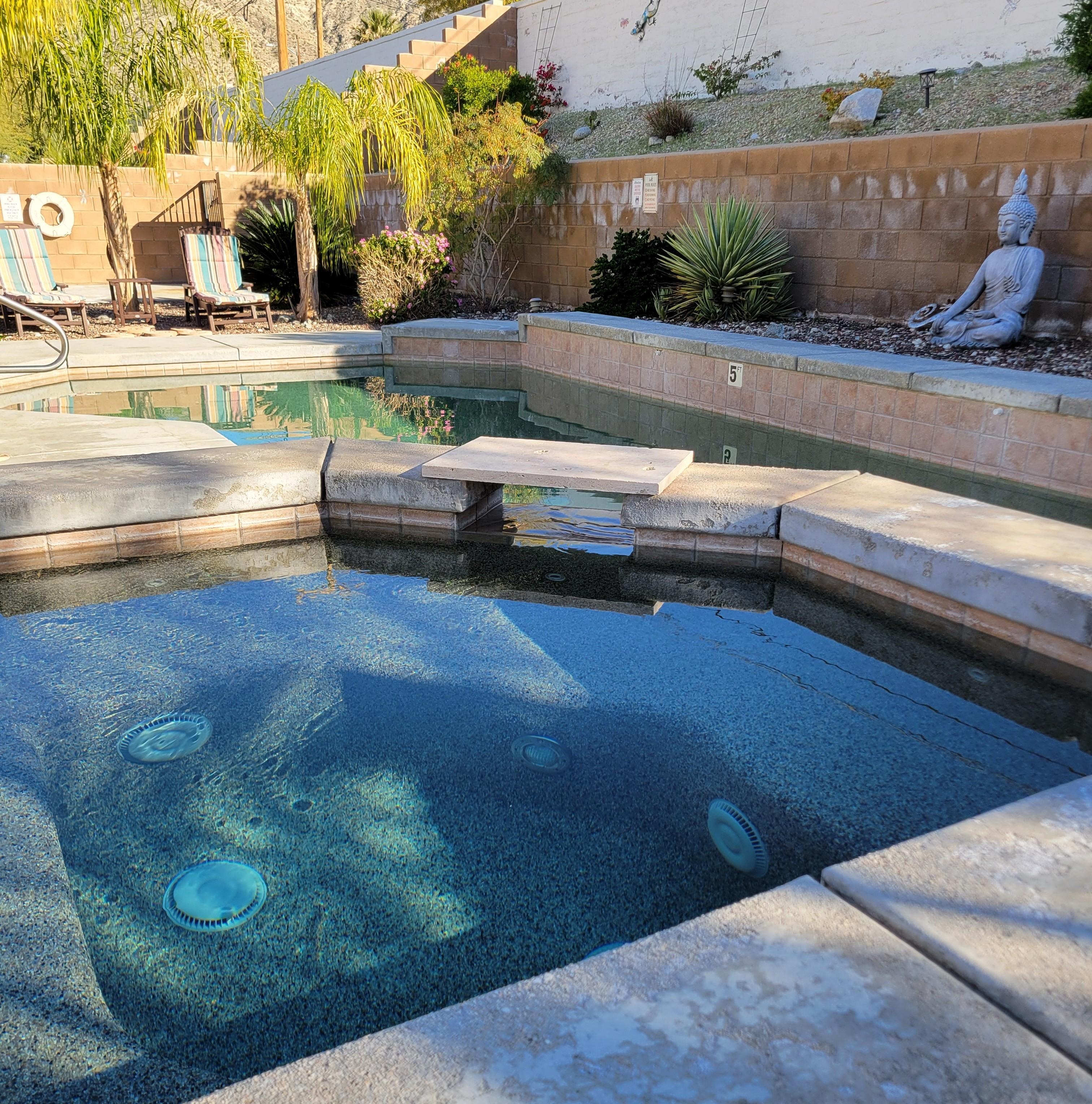 The pool is exceptionally clean
