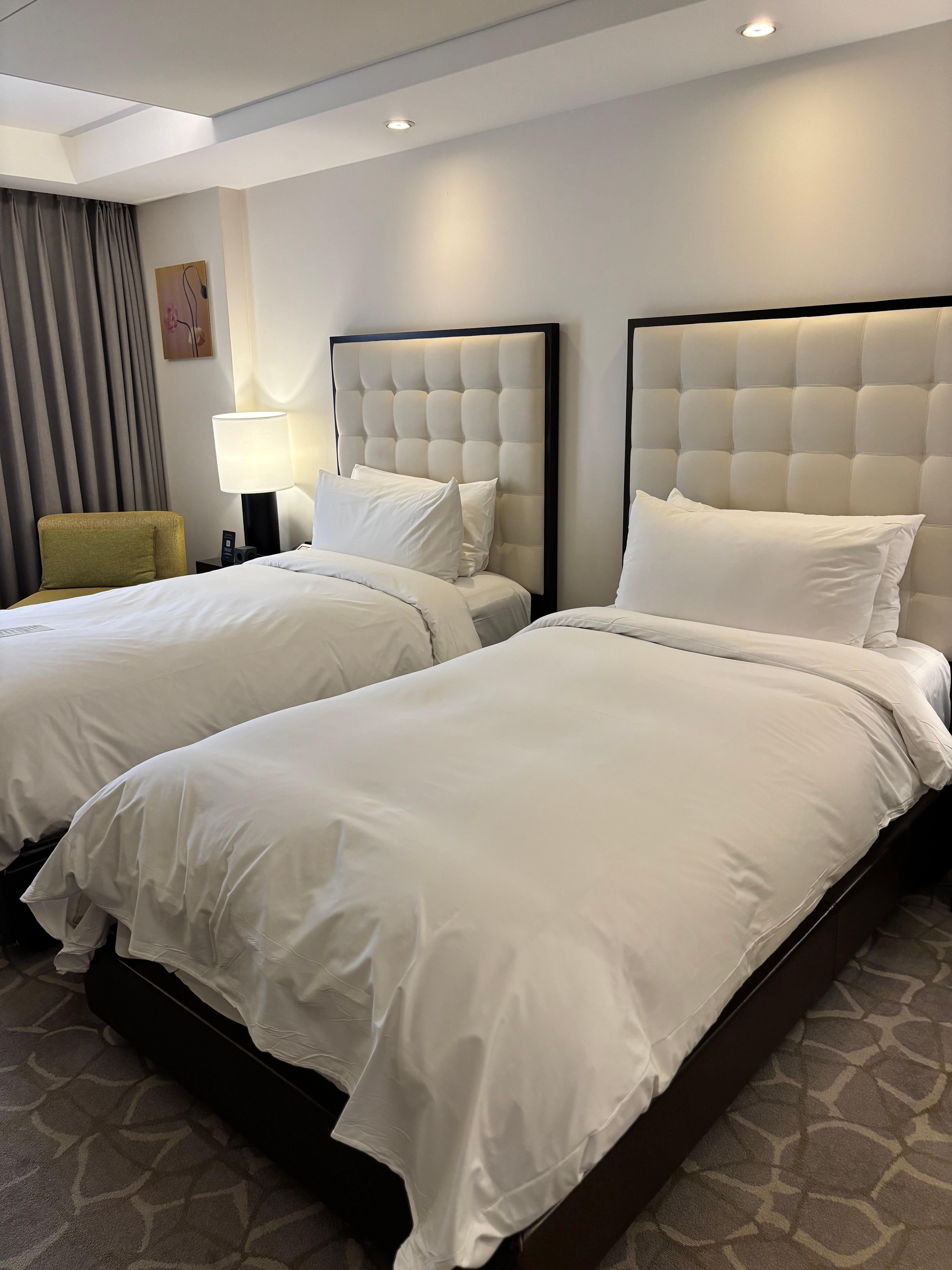 部屋はツインで、広い！