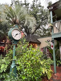 Breakfast area courtyard