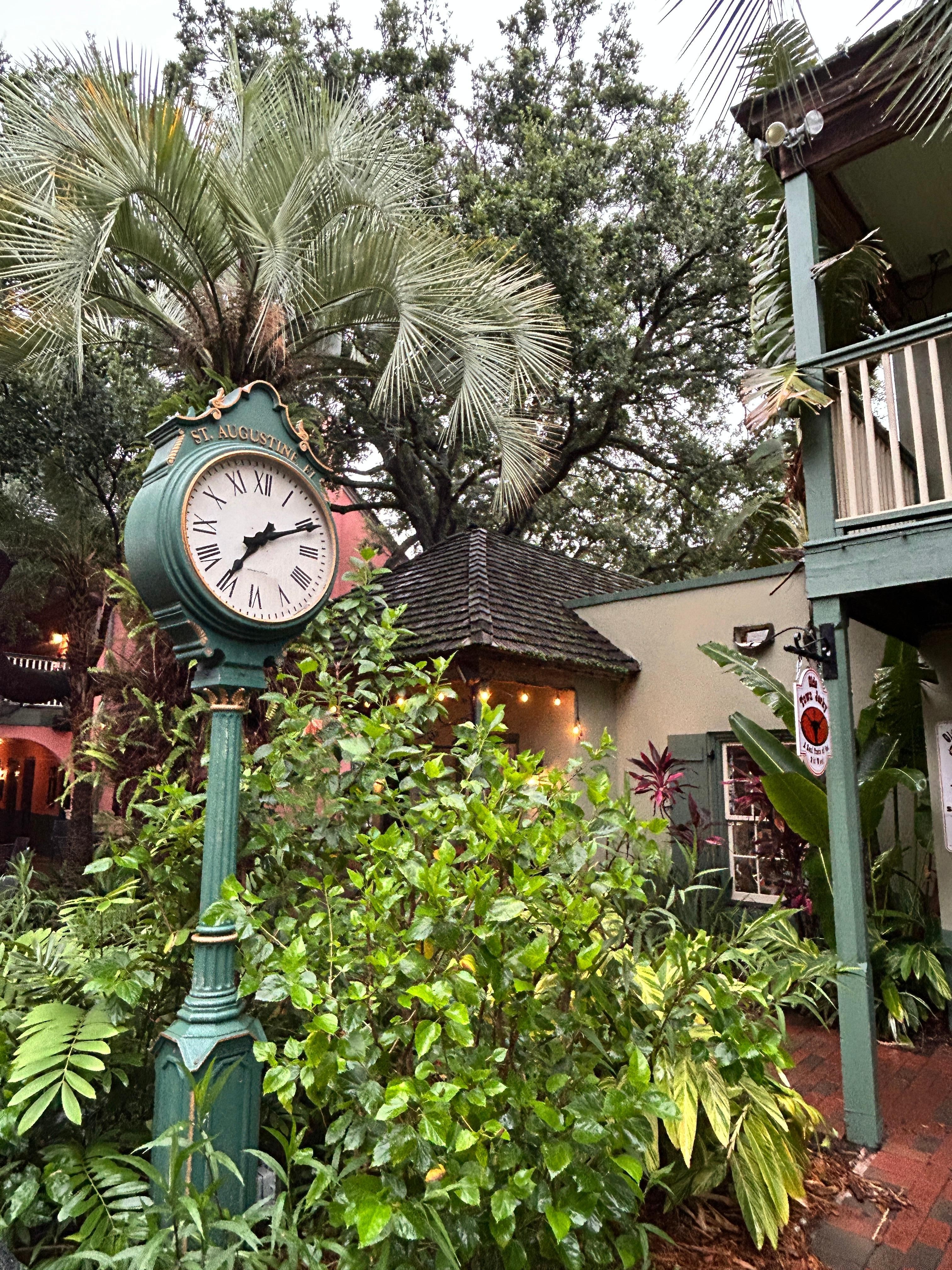 Breakfast area courtyard